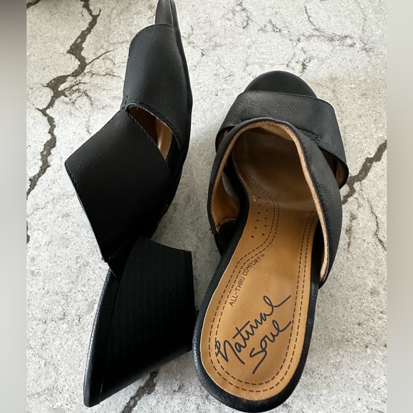 Naturalizer Size 11 heeled sandal - Picture 1 of 5